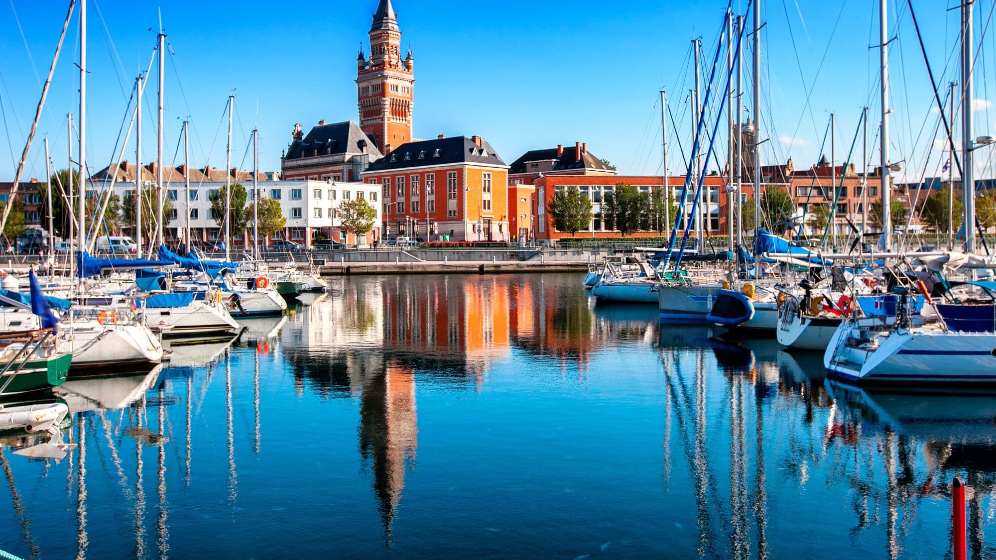 Vue panoramique du port de Dunkerque et son front de mer